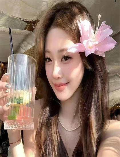 探索《带刀片的婴儿》的奥秘：隐藏细节与深层意义