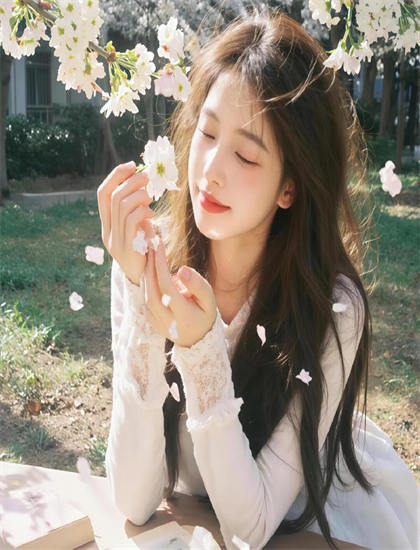 探索轮回一万年的奥秘：隐藏细节与深层意义，双语字幕